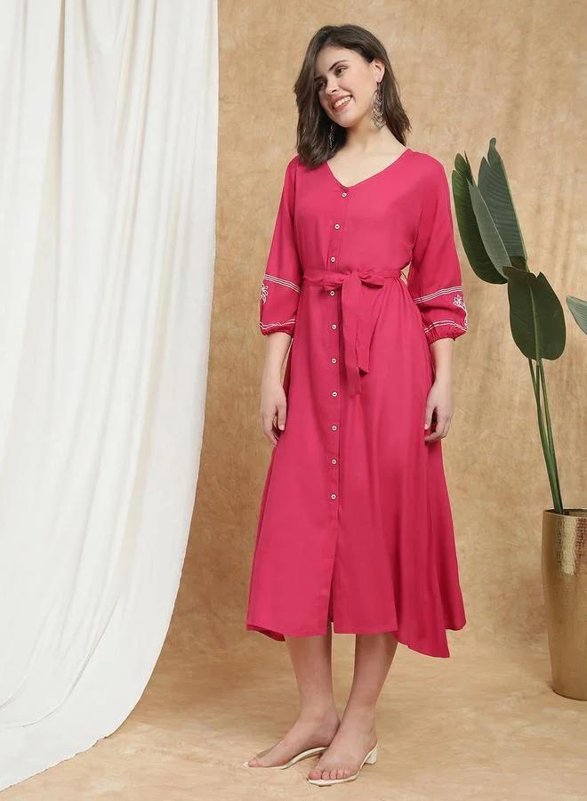 جلو باص فستان ميدي مطرز بأكمام أسقفية وردي للنساء